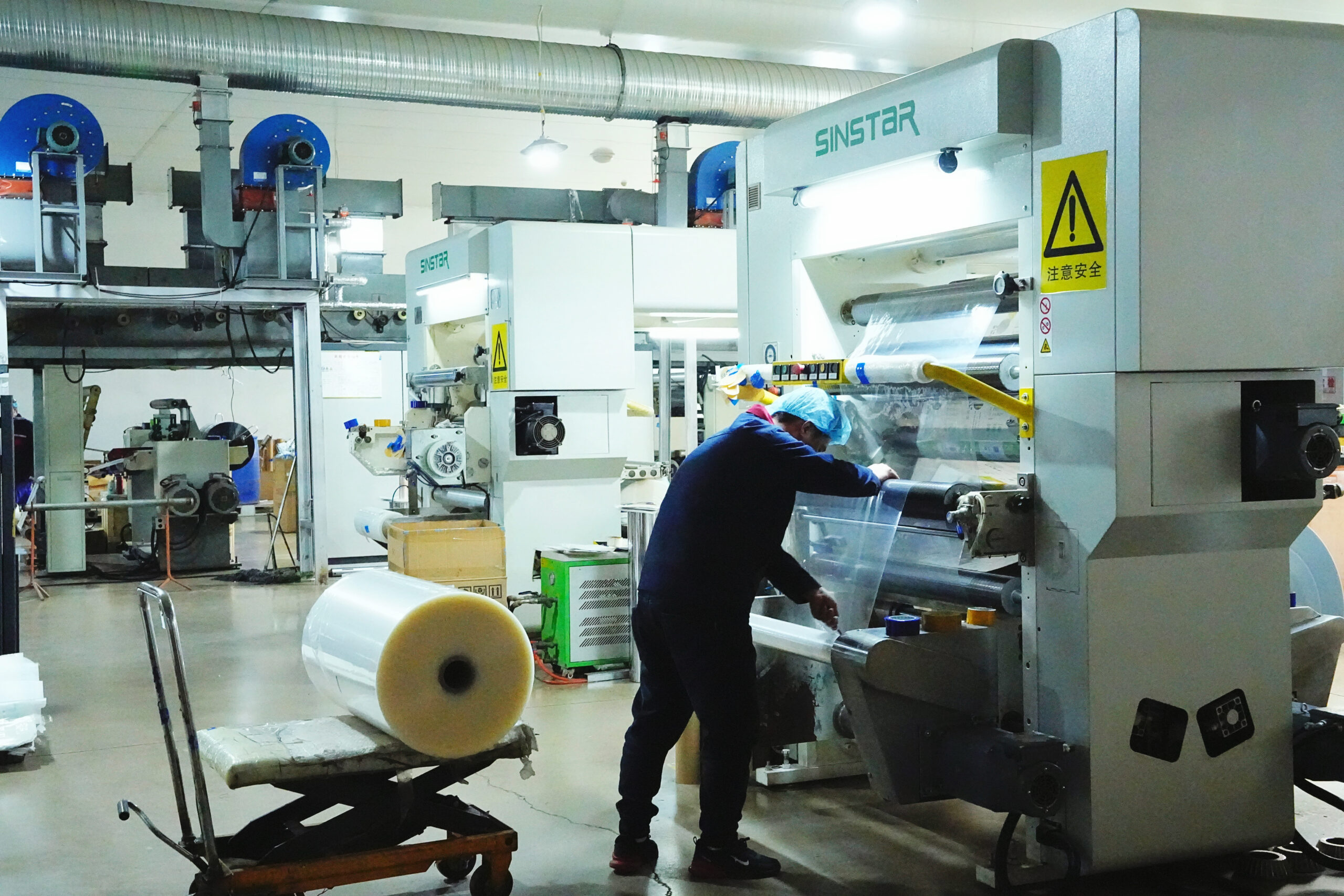 Solvent-free lamination machine for flexible packaging