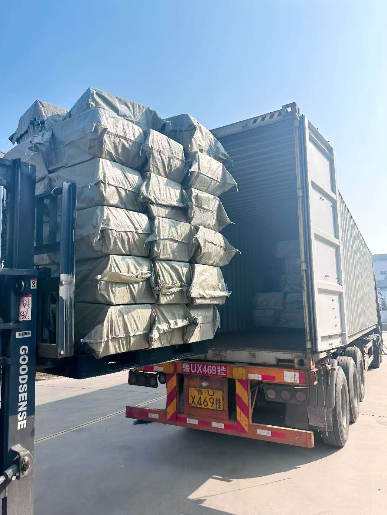 Finished flexible packaging goods and delivery preparation